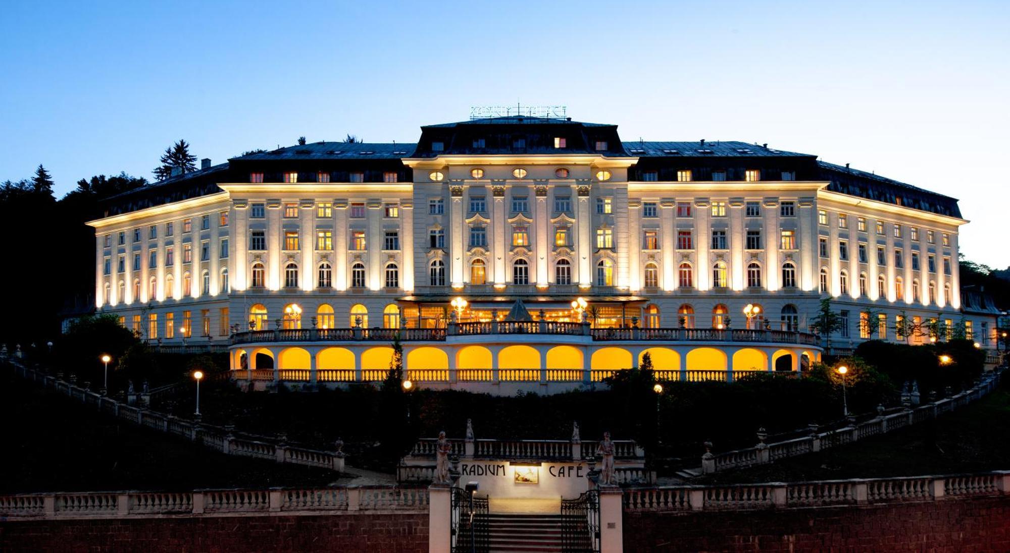 Hotel Radium Palace ยาคีมอฟ ภายนอก รูปภาพ