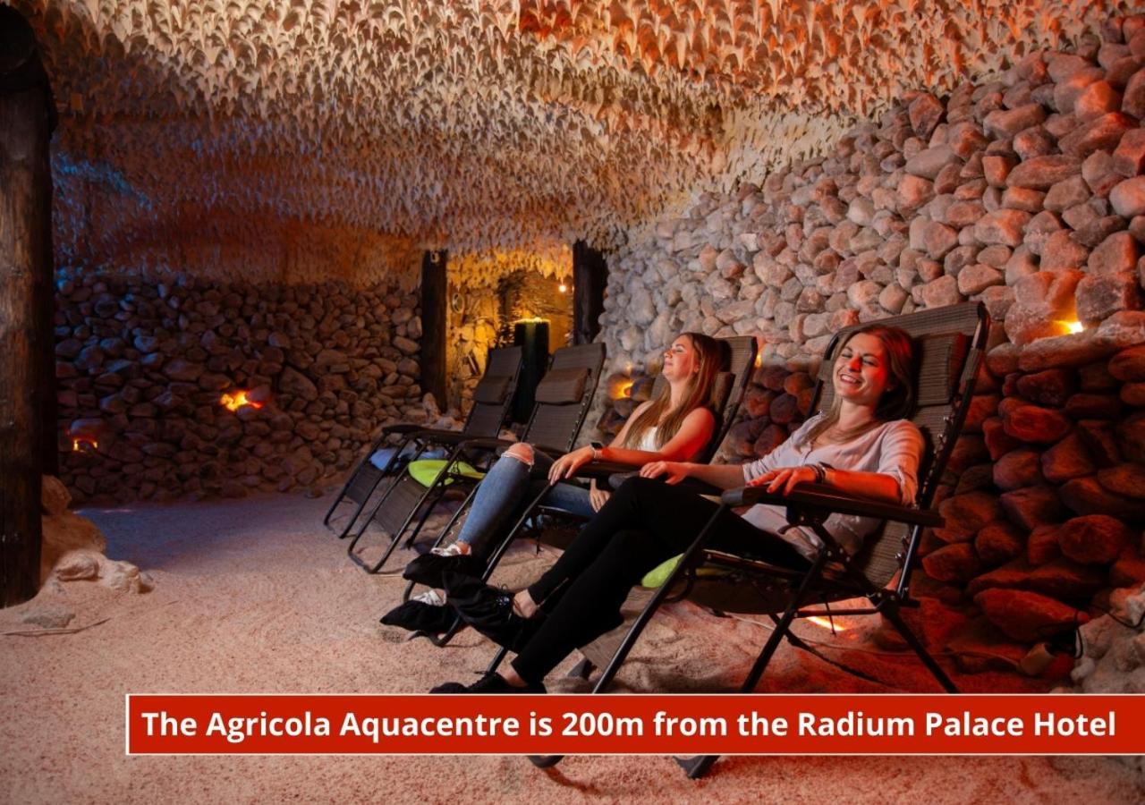 Hotel Radium Palace ยาคีมอฟ ภายนอก รูปภาพ